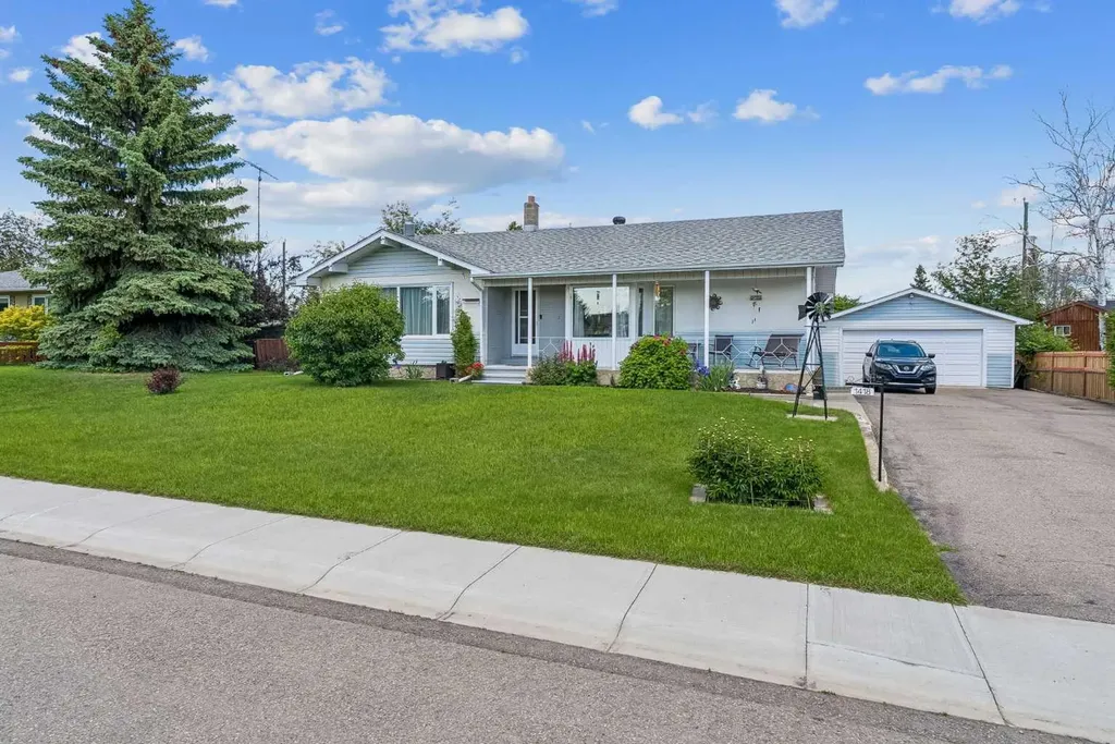 1418 18 Avenue Didsbury AB T0M 0W0