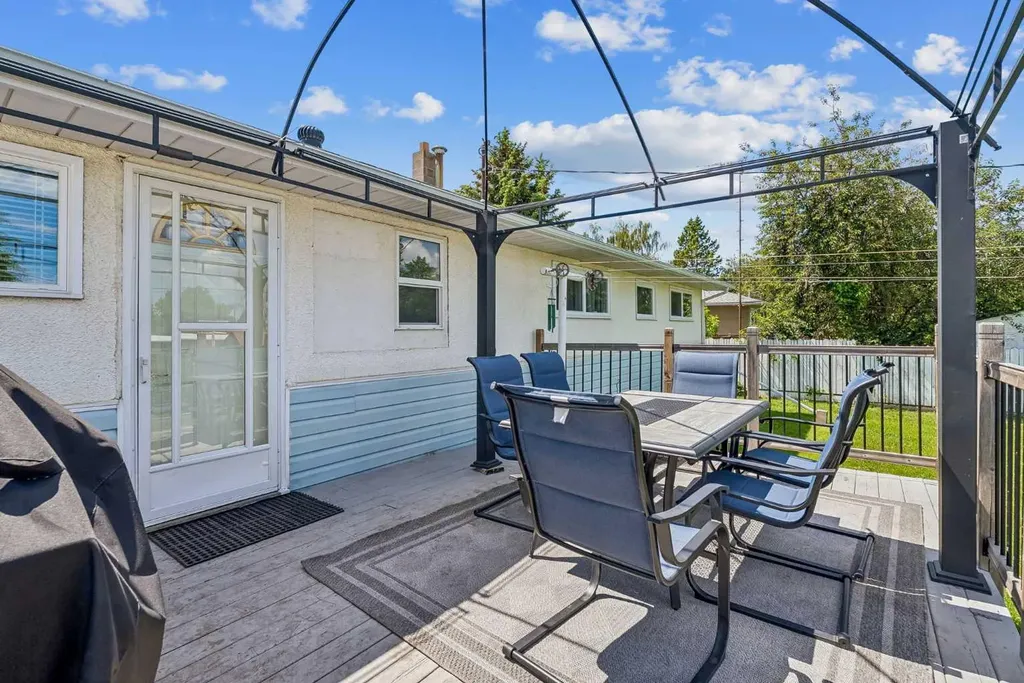 1418 18 Avenue Didsbury AB T0M 0W0