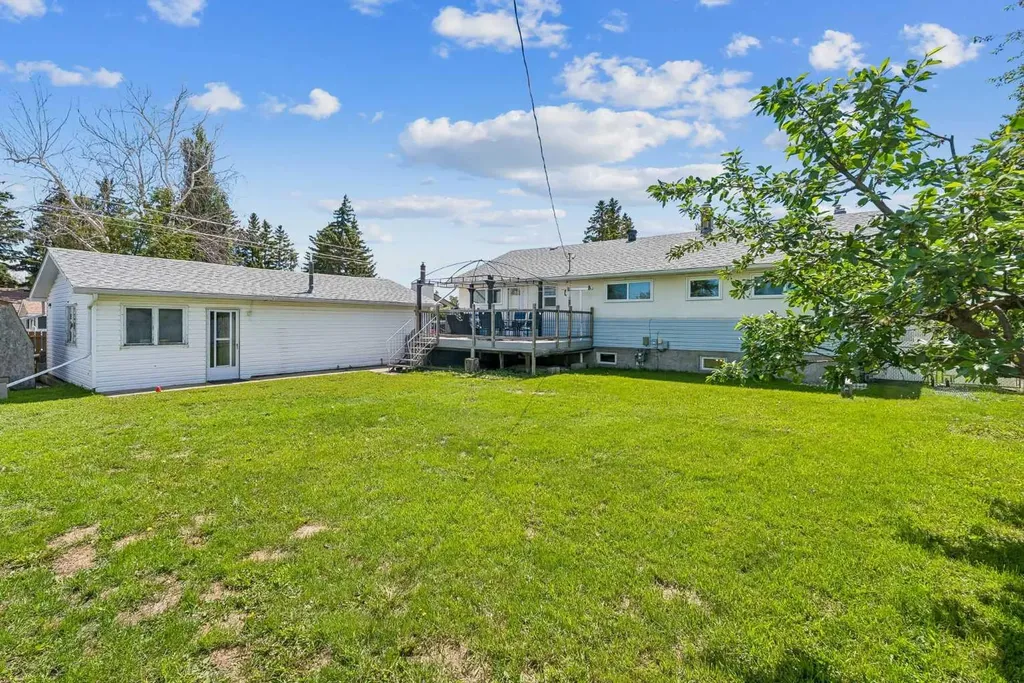 1418 18 Avenue Didsbury AB T0M 0W0