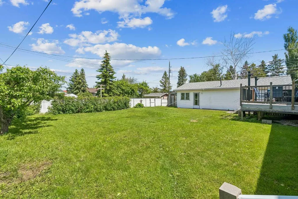 1418 18 Avenue Didsbury AB T0M 0W0