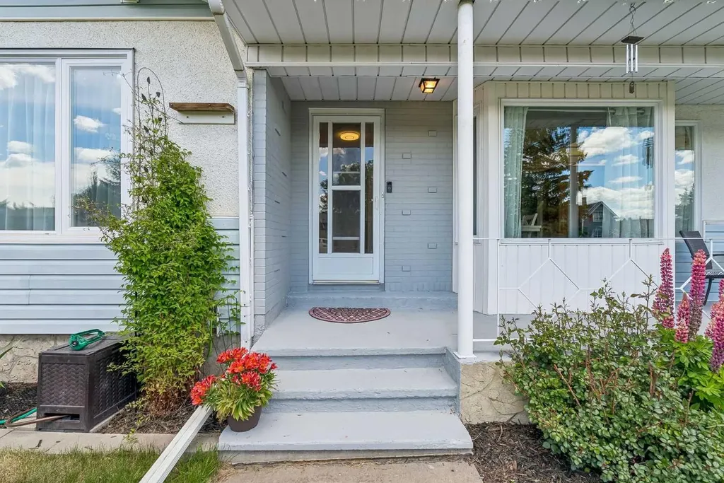 1418 18 Avenue Didsbury AB T0M 0W0
