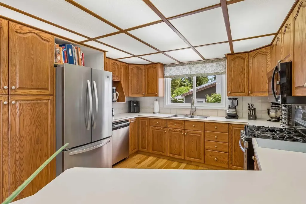1418 18 Avenue Didsbury AB T0M 0W0