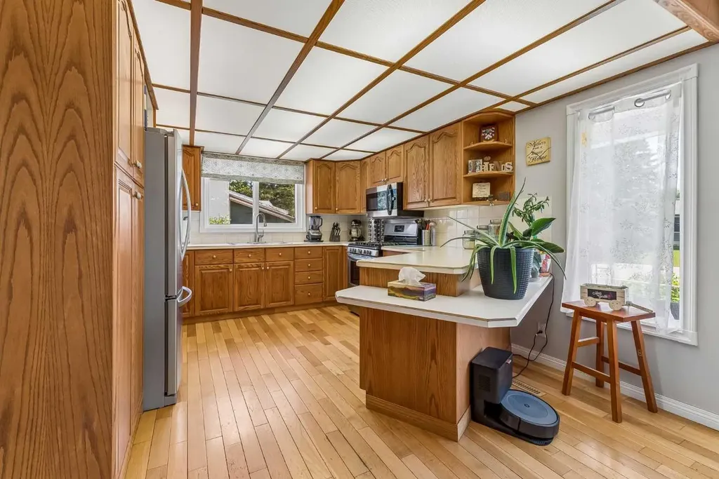 1418 18 Avenue Didsbury AB T0M 0W0