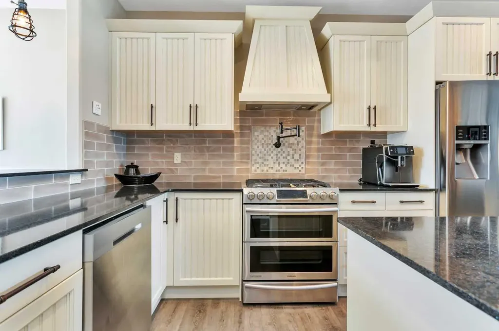 5210 Lakeshore Drive Sylvan Lake AB T4S 0M6