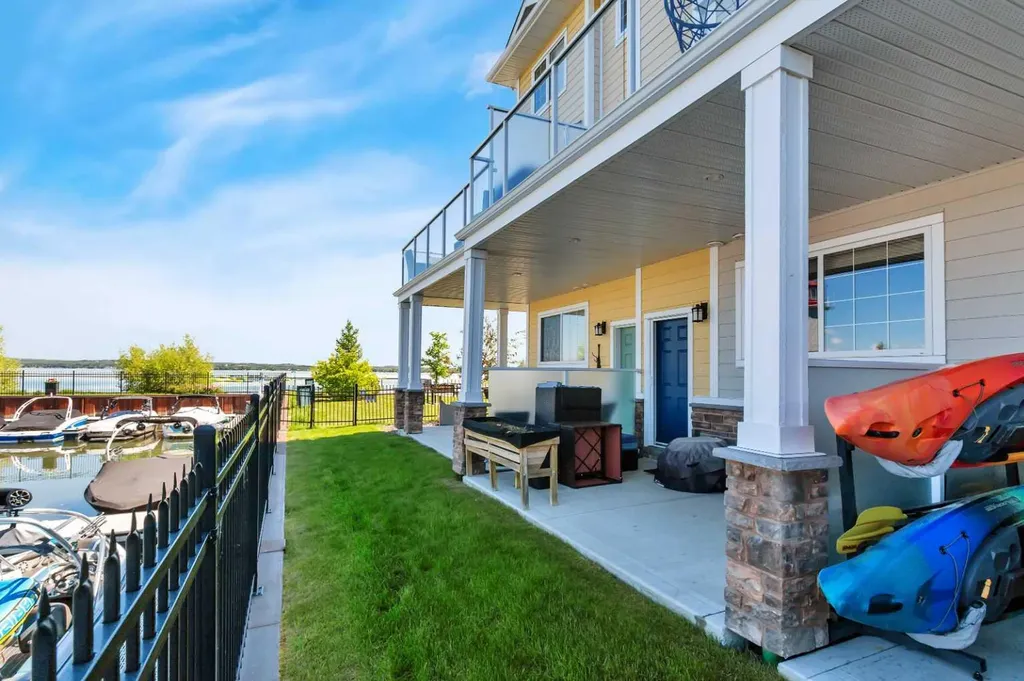 5210 Lakeshore Drive Sylvan Lake AB T4S 0M6