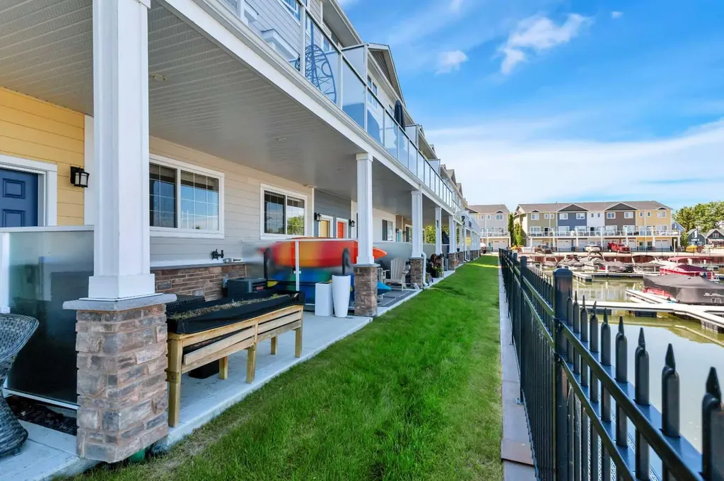 5210 Lakeshore Drive Sylvan Lake AB T4S 0M6