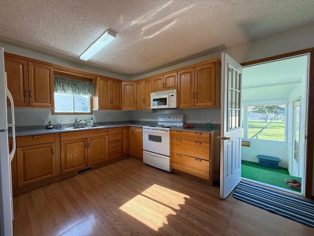 5309 43 Avenue Athabasca AB T9S 1J7