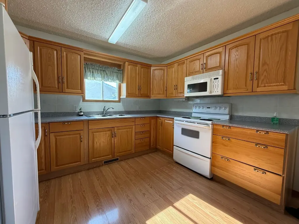 5309 43 Avenue Athabasca AB T9S 1J7