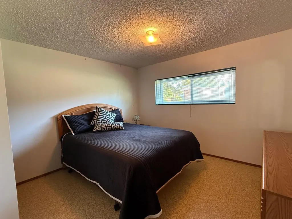 5309 43 Avenue Athabasca AB T9S 1J7