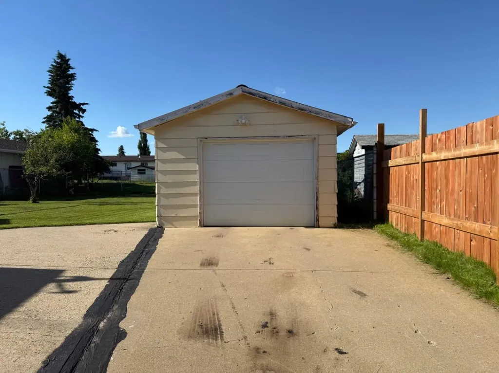 5309 43 Avenue Athabasca AB T9S 1J7