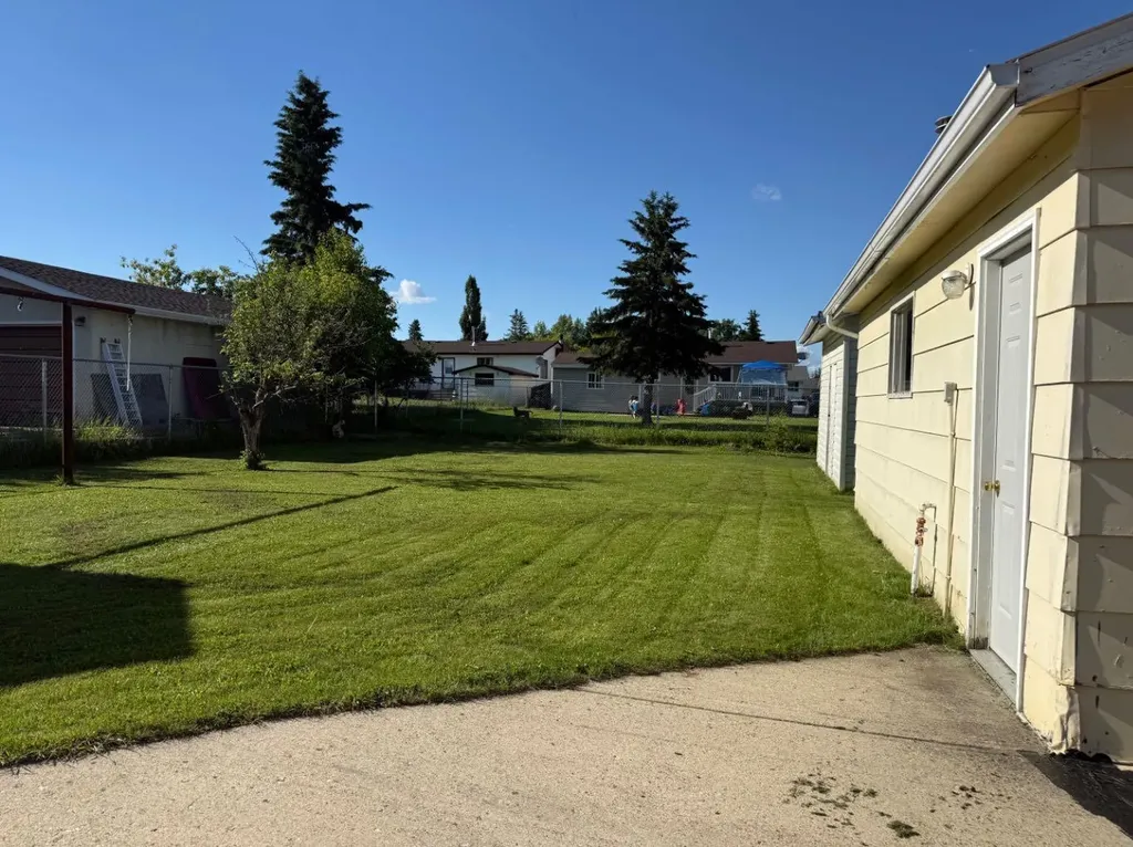 5309 43 Avenue Athabasca AB T9S 1J7