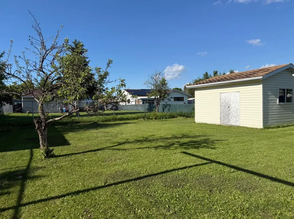 5309 43 Avenue Athabasca AB T9S 1J7