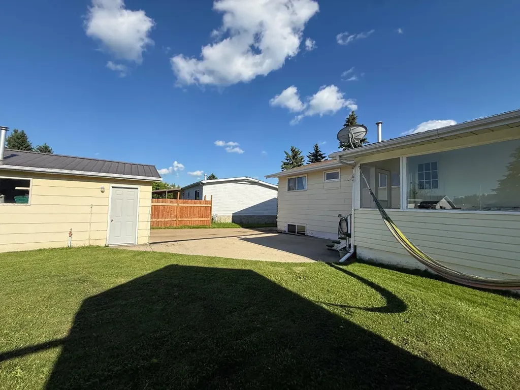 5309 43 Avenue Athabasca AB T9S 1J7