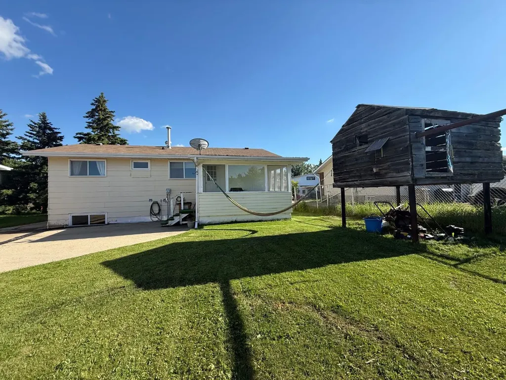 5309 43 Avenue Athabasca AB T9S 1J7