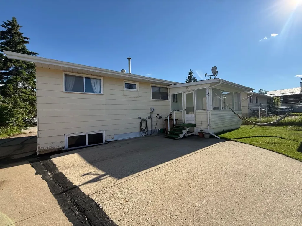 5309 43 Avenue Athabasca AB T9S 1J7