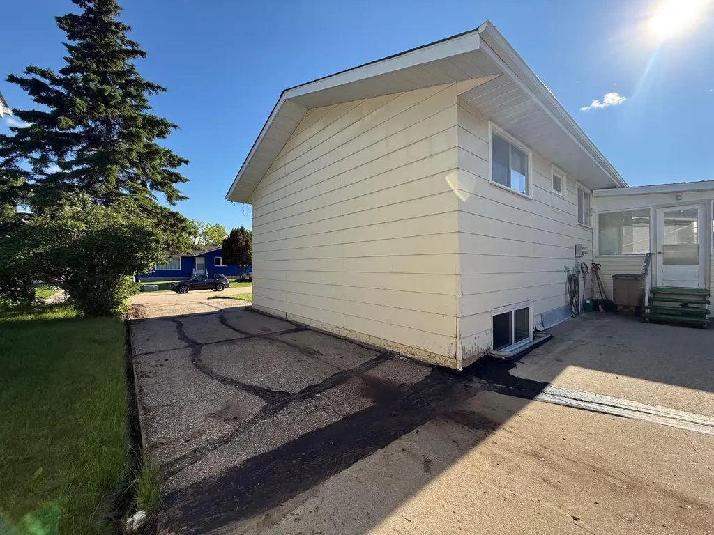 5309 43 Avenue Athabasca AB T9S 1J7
