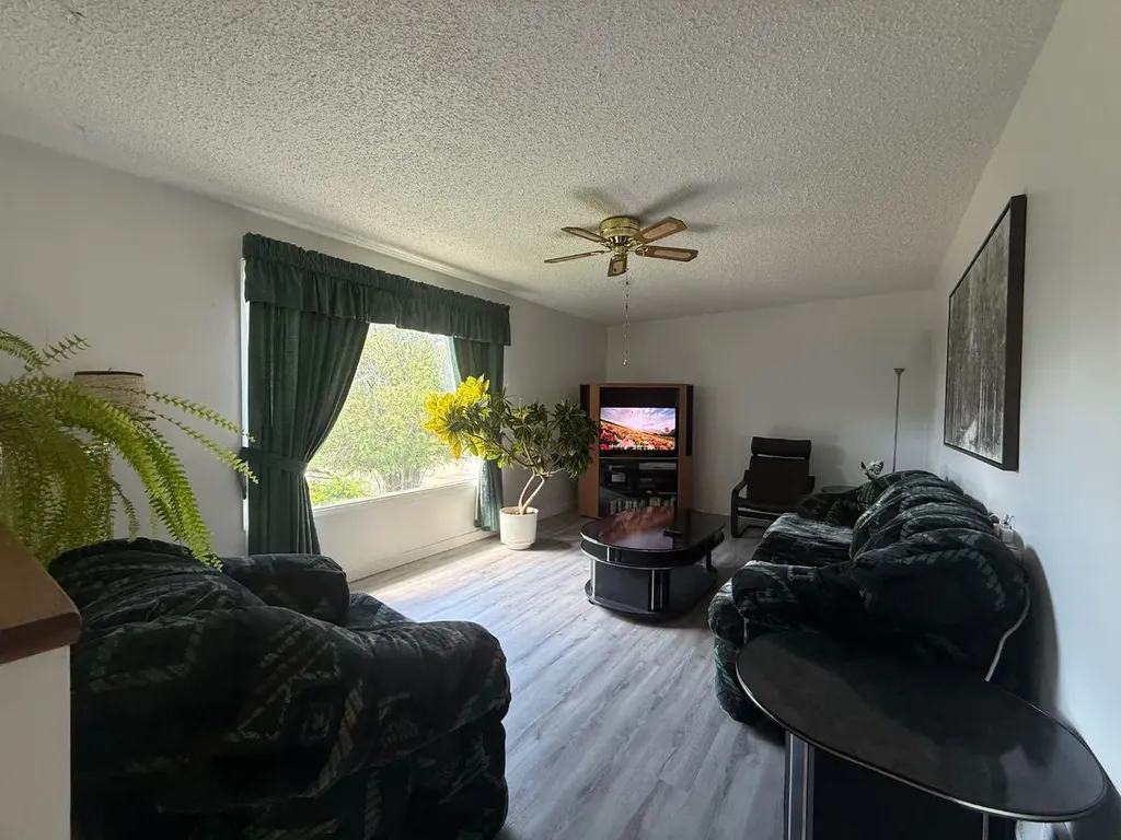 5309 43 Avenue Athabasca AB T9S 1J7