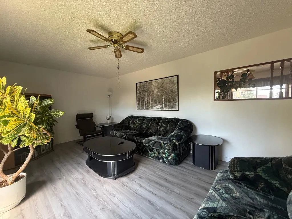 5309 43 Avenue Athabasca AB T9S 1J7
