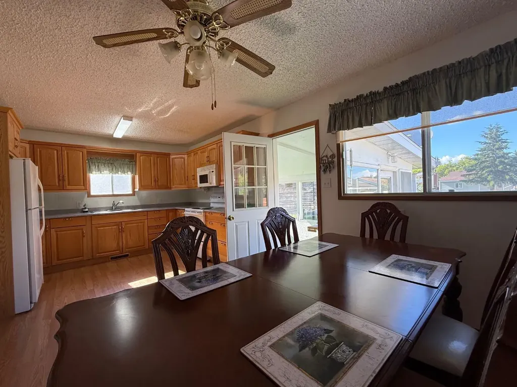 5309 43 Avenue Athabasca AB T9S 1J7