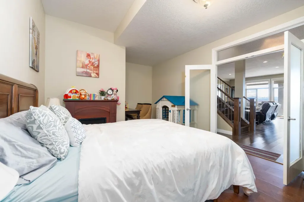 194 Gleneagles Estates Lane Cochrane AB T4C 2H8