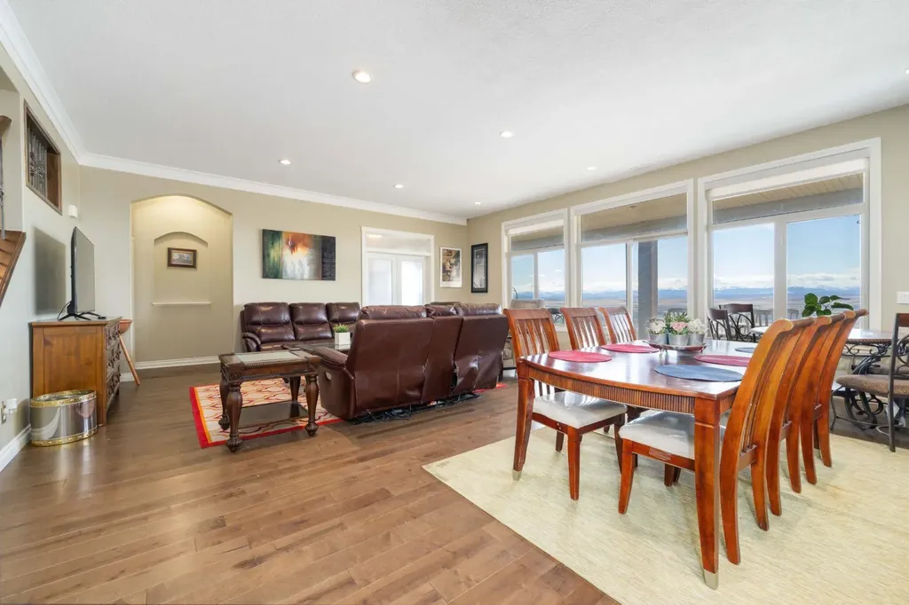 194 Gleneagles Estates Lane Cochrane AB T4C 2H8