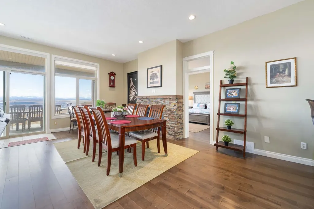 194 Gleneagles Estates Lane Cochrane AB T4C 2H8