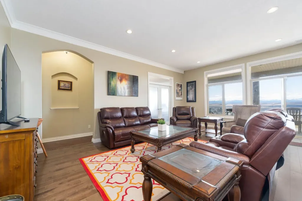 194 Gleneagles Estates Lane Cochrane AB T4C 2H8