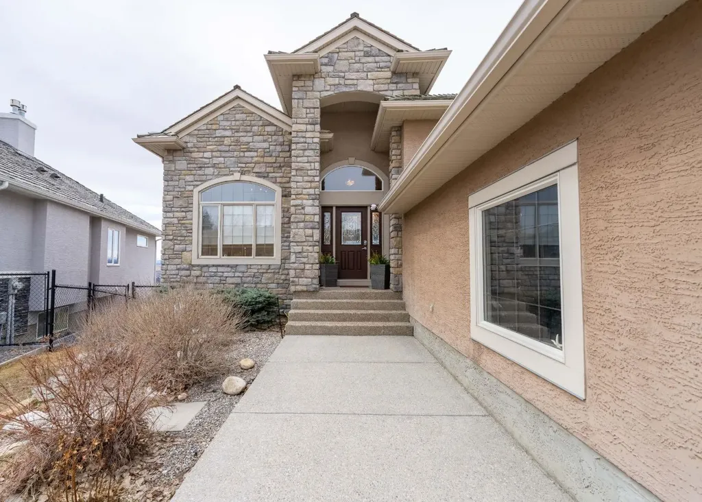 194 Gleneagles Estates Lane Cochrane AB T4C 2H8