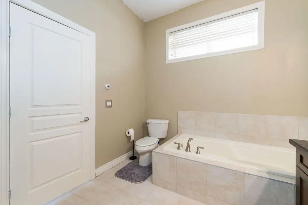 194 Gleneagles Estates Lane Cochrane AB T4C 2H8