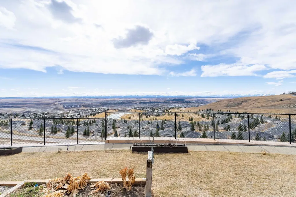 194 Gleneagles Estates Lane Cochrane AB T4C 2H8