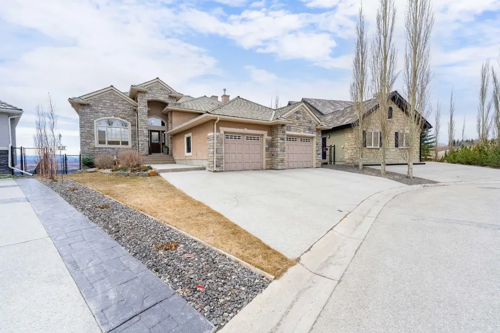 194 Gleneagles Estates Lane Cochrane AB T4C 2H8