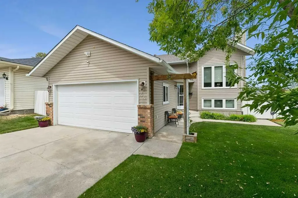 44 Macewan Ridge Gate NW Calgary AB T3K 3W2