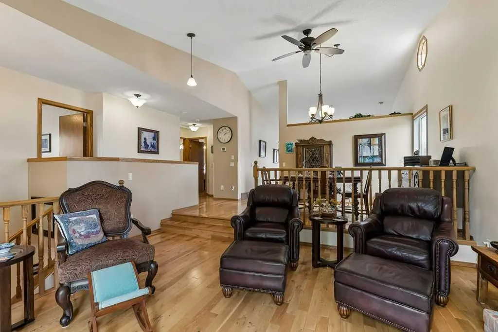 44 Macewan Ridge Gate NW Calgary AB T3K 3W2