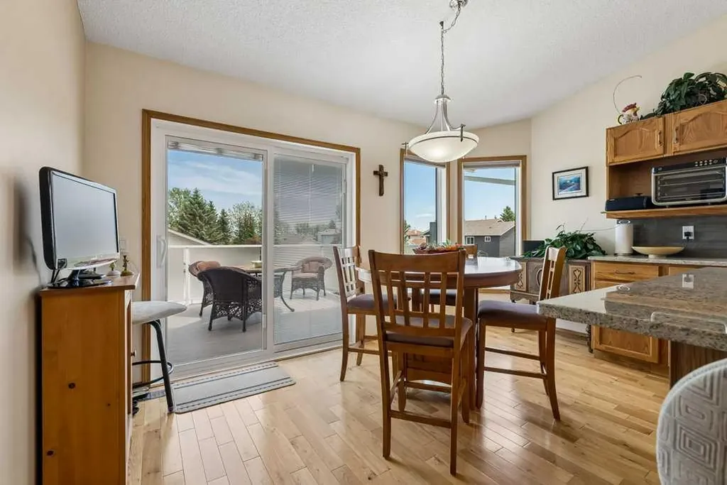 44 Macewan Ridge Gate NW Calgary AB T3K 3W2