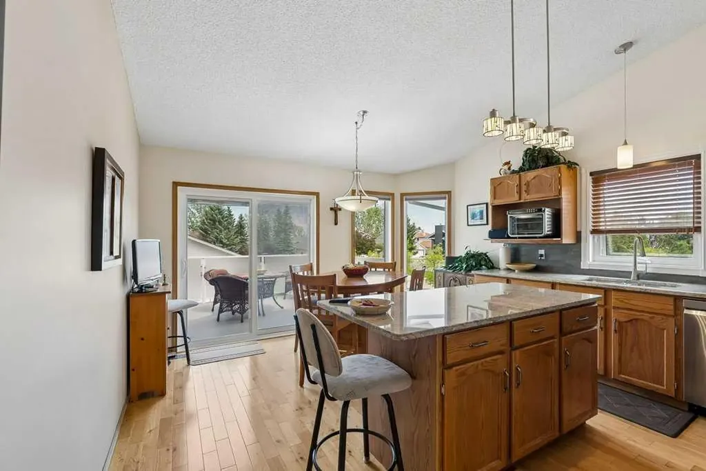 44 Macewan Ridge Gate NW Calgary AB T3K 3W2