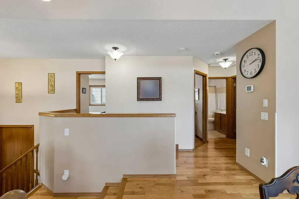 44 Macewan Ridge Gate NW Calgary AB T3K 3W2