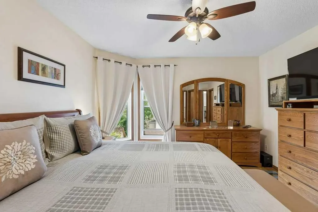 44 Macewan Ridge Gate NW Calgary AB T3K 3W2