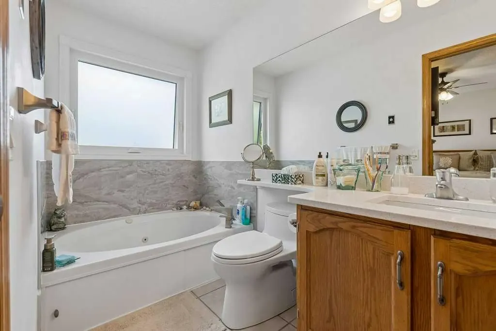 44 Macewan Ridge Gate NW Calgary AB T3K 3W2