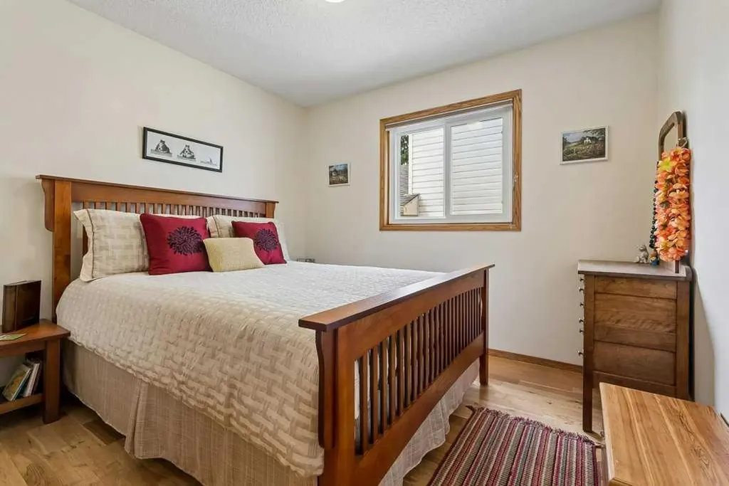 44 Macewan Ridge Gate NW Calgary AB T3K 3W2