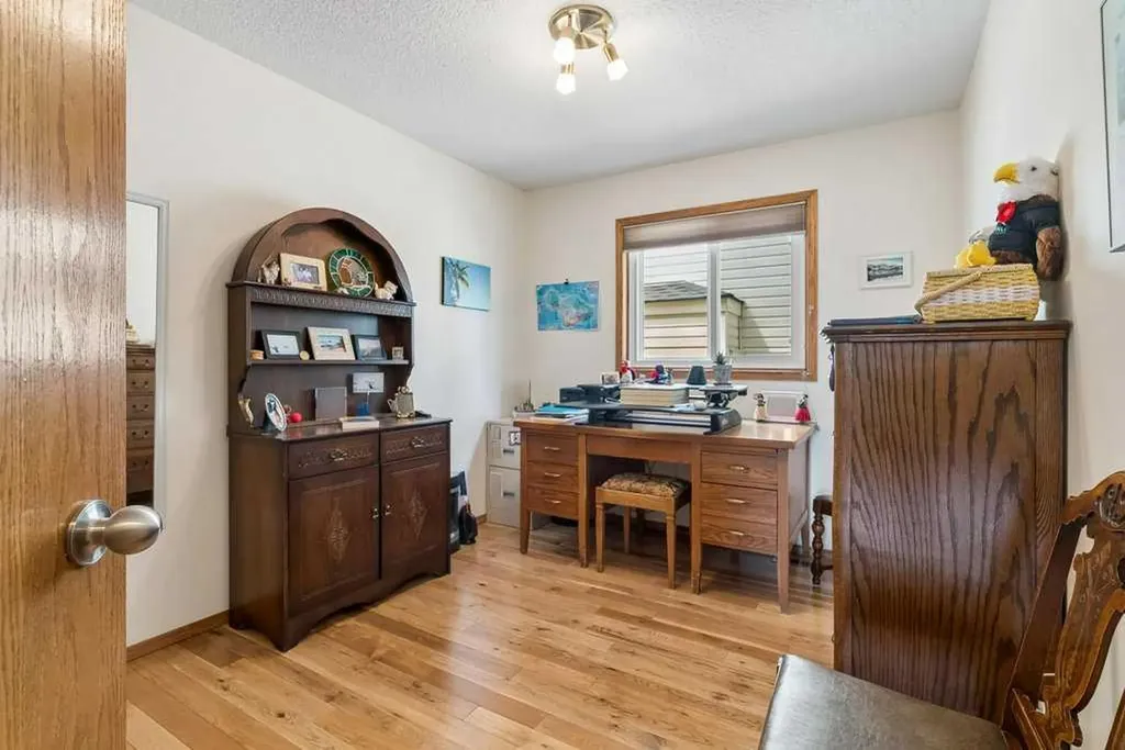 44 Macewan Ridge Gate NW Calgary AB T3K 3W2