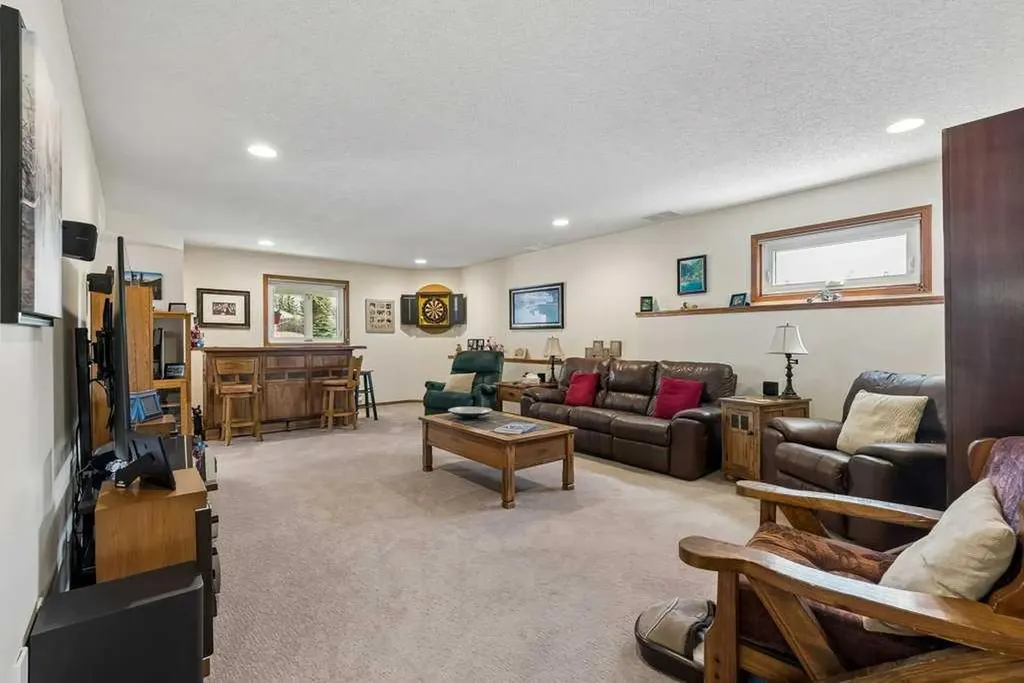 44 Macewan Ridge Gate NW Calgary AB T3K 3W2