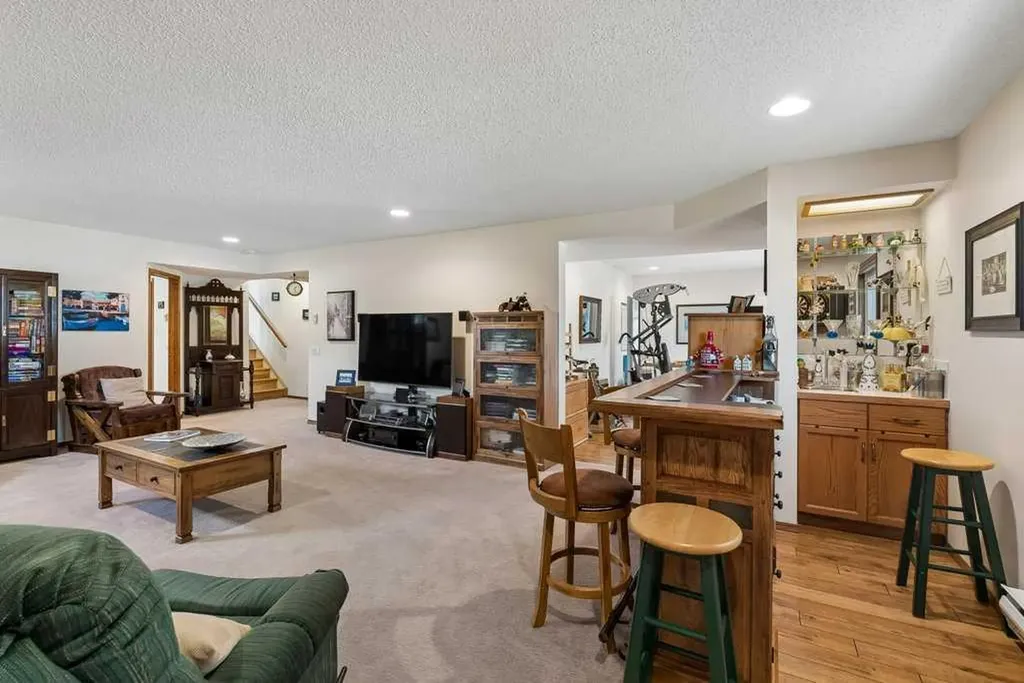 44 Macewan Ridge Gate NW Calgary AB T3K 3W2