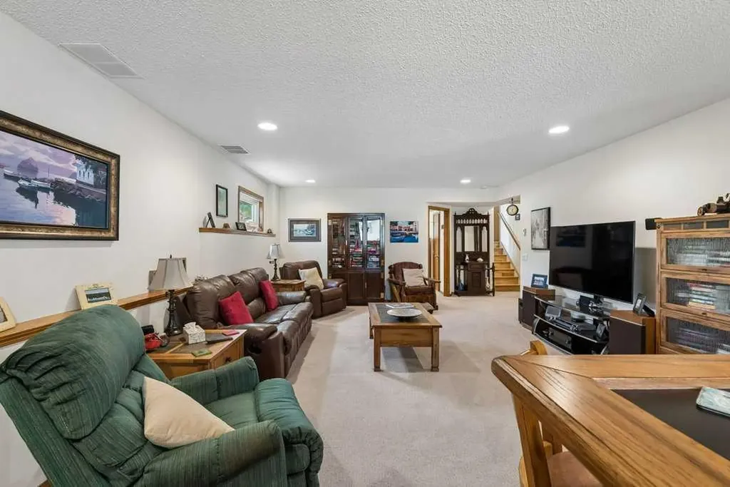 44 Macewan Ridge Gate NW Calgary AB T3K 3W2