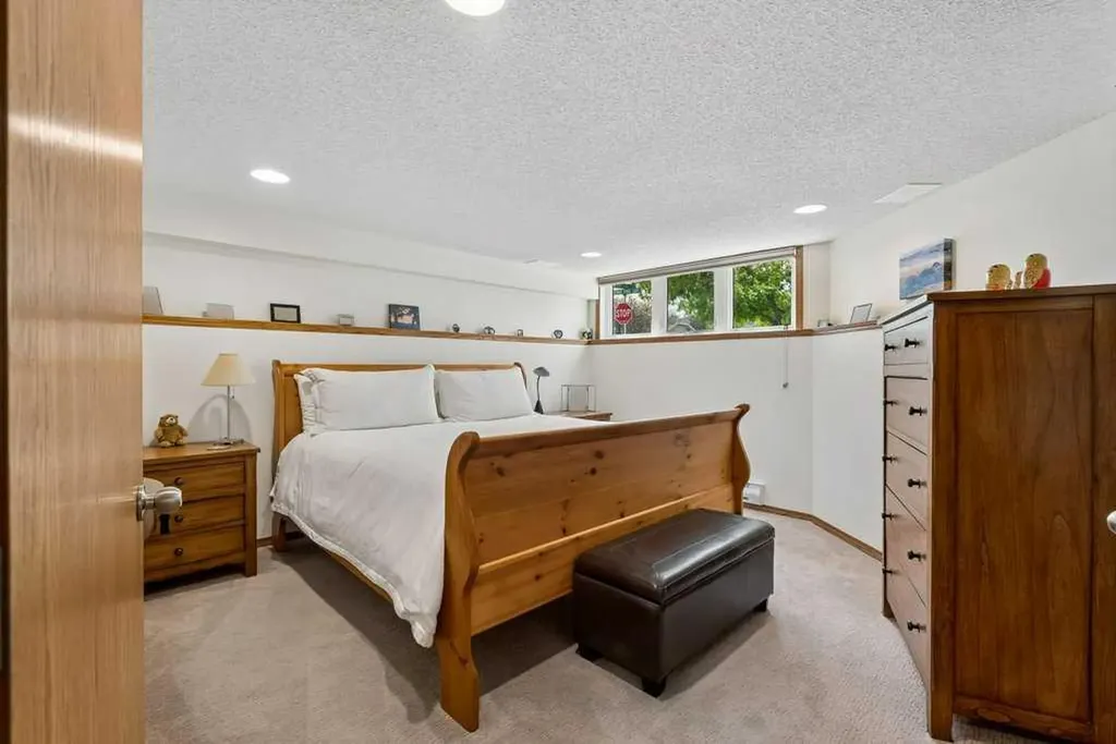44 Macewan Ridge Gate NW Calgary AB T3K 3W2
