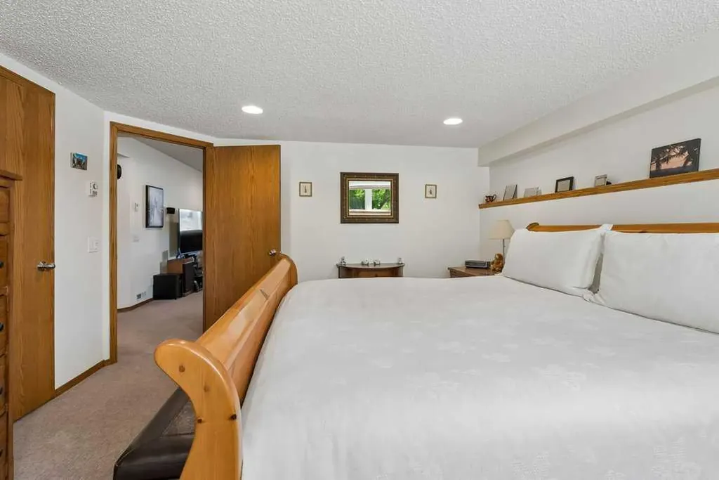 44 Macewan Ridge Gate NW Calgary AB T3K 3W2