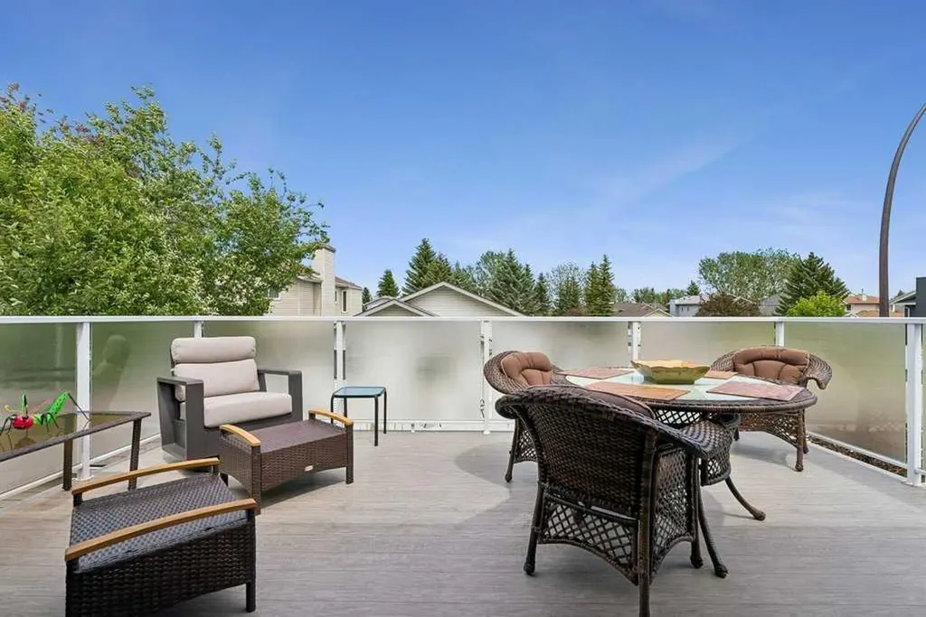 44 Macewan Ridge Gate NW Calgary AB T3K 3W2