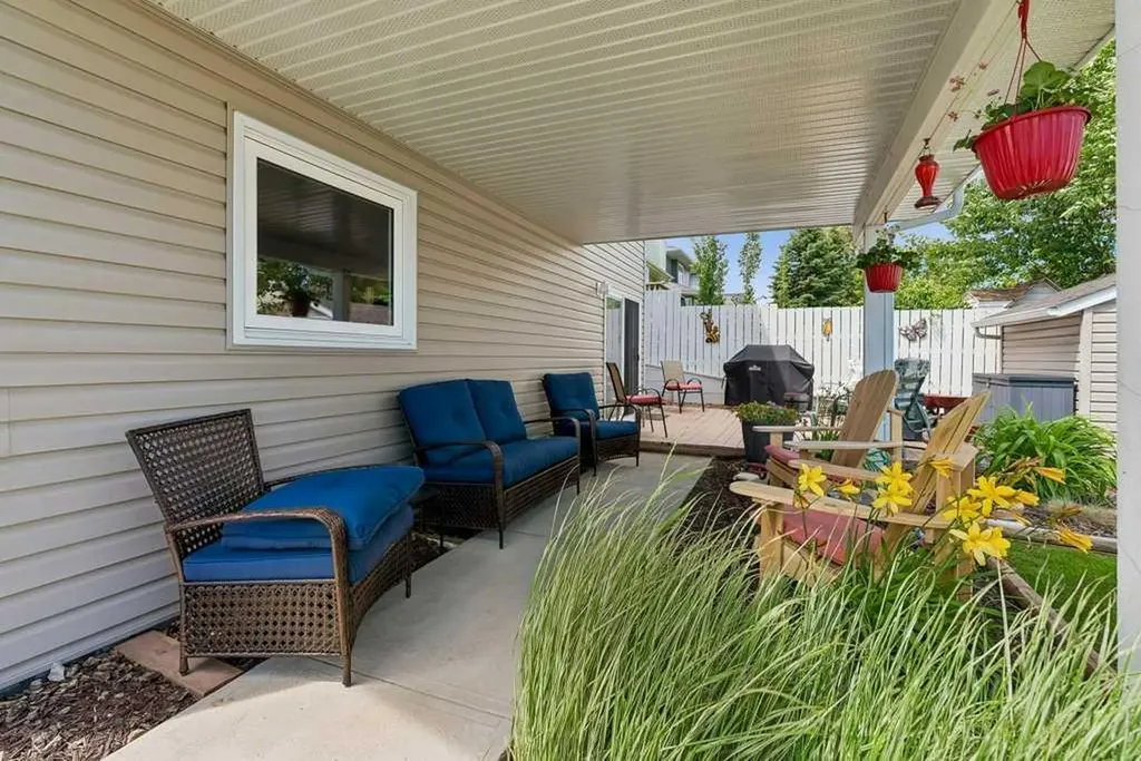 44 Macewan Ridge Gate NW Calgary AB T3K 3W2