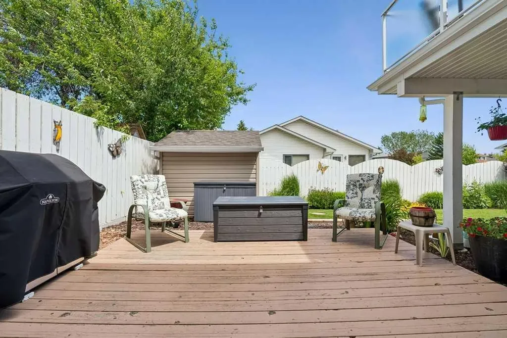 44 Macewan Ridge Gate NW Calgary AB T3K 3W2