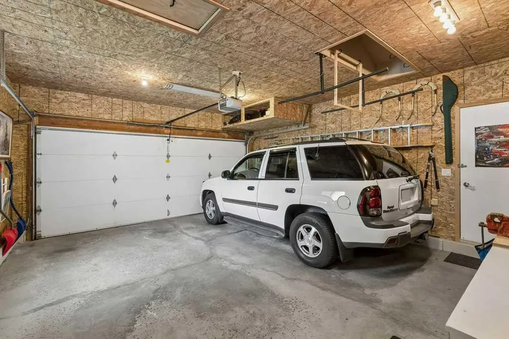 44 Macewan Ridge Gate NW Calgary AB T3K 3W2
