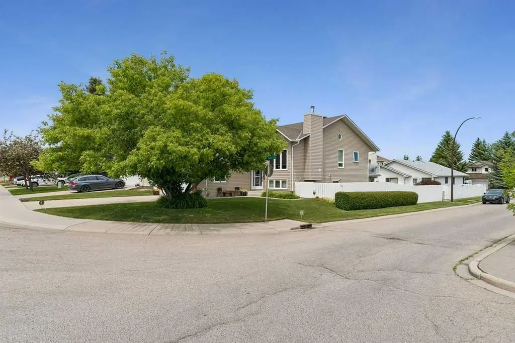 44 Macewan Ridge Gate NW Calgary AB T3K 3W2